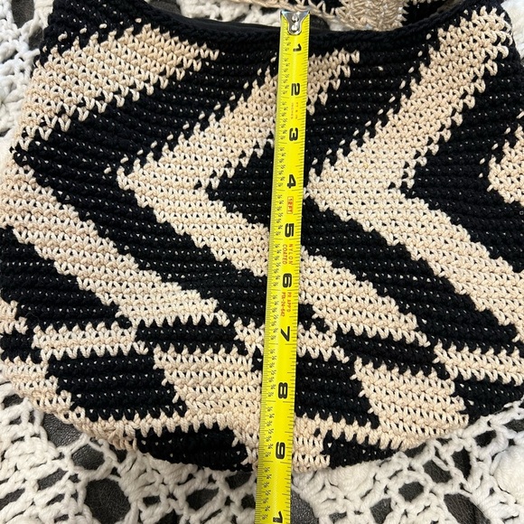 Wild Fable Black and Cream Crochet Shoulder Bag - Picture 4 of 9